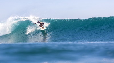 Pondalowie Bay surfing